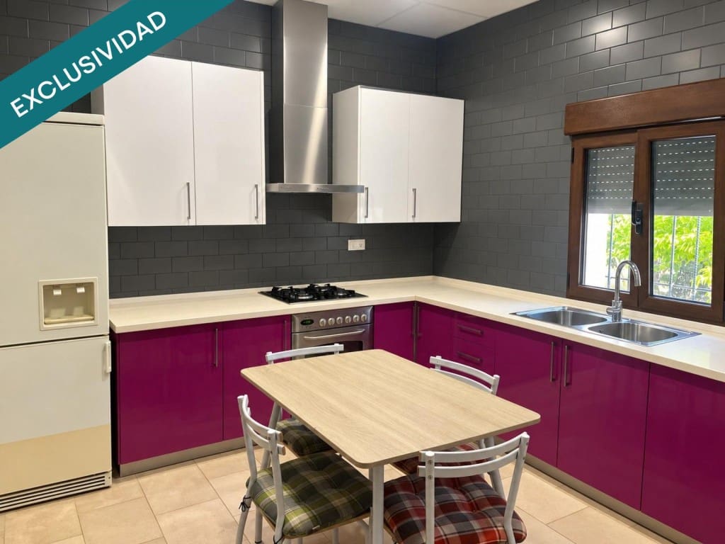3 soveværelse Finca/Landehus til salg i Almansa med swimmingpool - € 295.000 (Ref: 10054911)