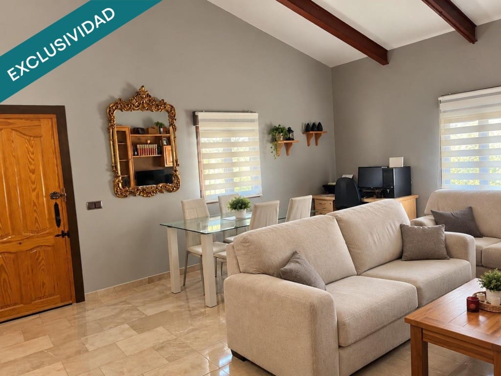 3 soveværelse Finca/Landehus til salg i Almansa med swimmingpool - € 295.000 (Ref: 10054911)