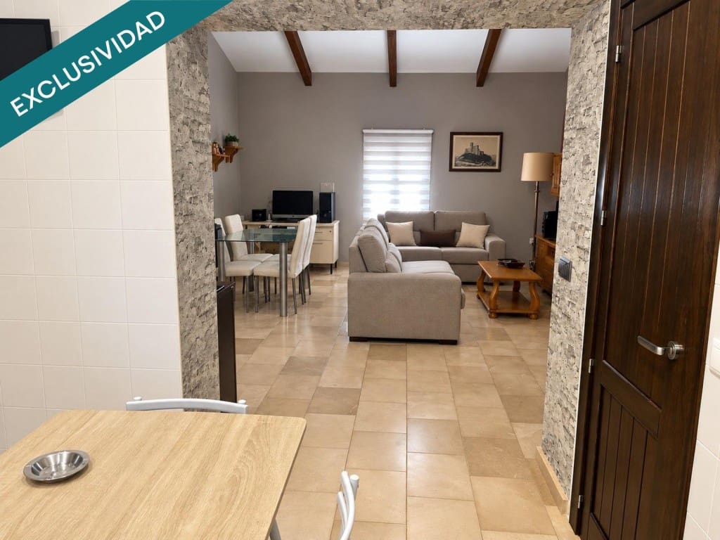 3 soveværelse Finca/Landehus til salg i Almansa med swimmingpool - € 295.000 (Ref: 10054911)