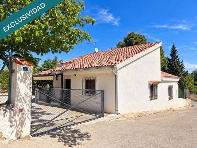 3 soveværelse Finca/Landehus til salg i Almansa med swimmingpool - € 295.000 (Ref: 10054911)