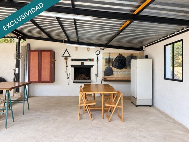 3 soveværelse Finca/Landehus til salg i Almansa med swimmingpool - € 295.000 (Ref: 10054911)