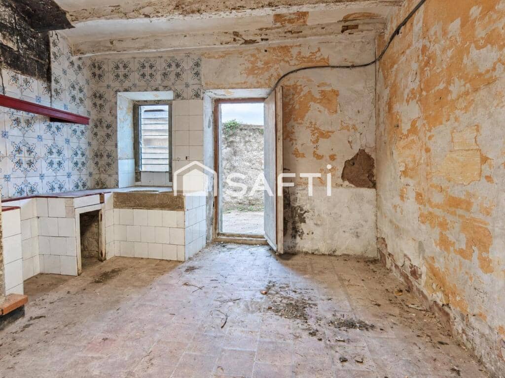 7 bedroom Villa for sale in El Pla del Penedes with garage - € 246,450 (Ref: 10054913)