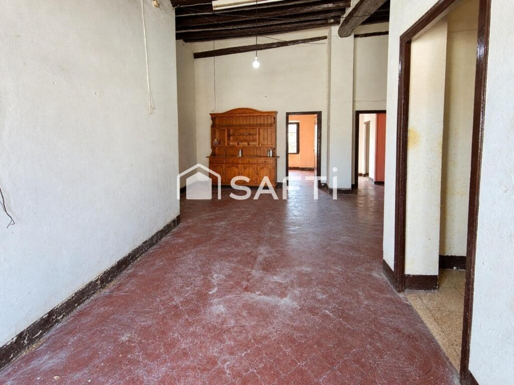 7 bedroom Villa for sale in El Pla del Penedes with garage - € 246,450 (Ref: 10054913)