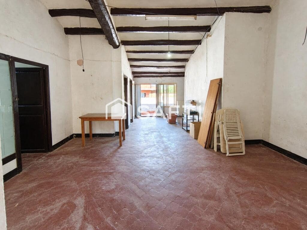 7 bedroom Villa for sale in El Pla del Penedes with garage - € 246,450 (Ref: 10054913)