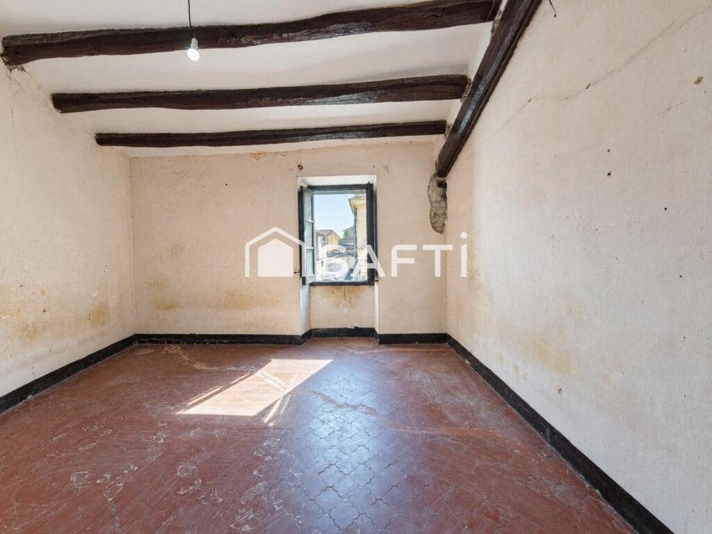 7 bedroom Villa for sale in El Pla del Penedes with garage - € 246,450 (Ref: 10054913)