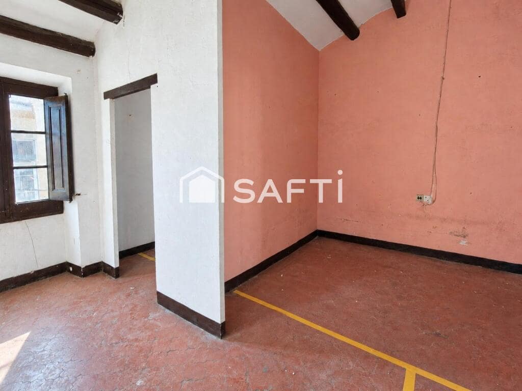 7 bedroom Villa for sale in El Pla del Penedes with garage - € 246,450 (Ref: 10054913)