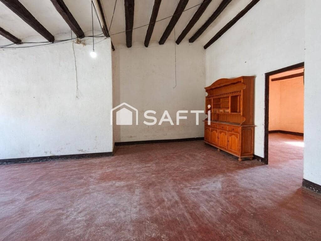 7 bedroom Villa for sale in El Pla del Penedes with garage - € 246,450 (Ref: 10054913)