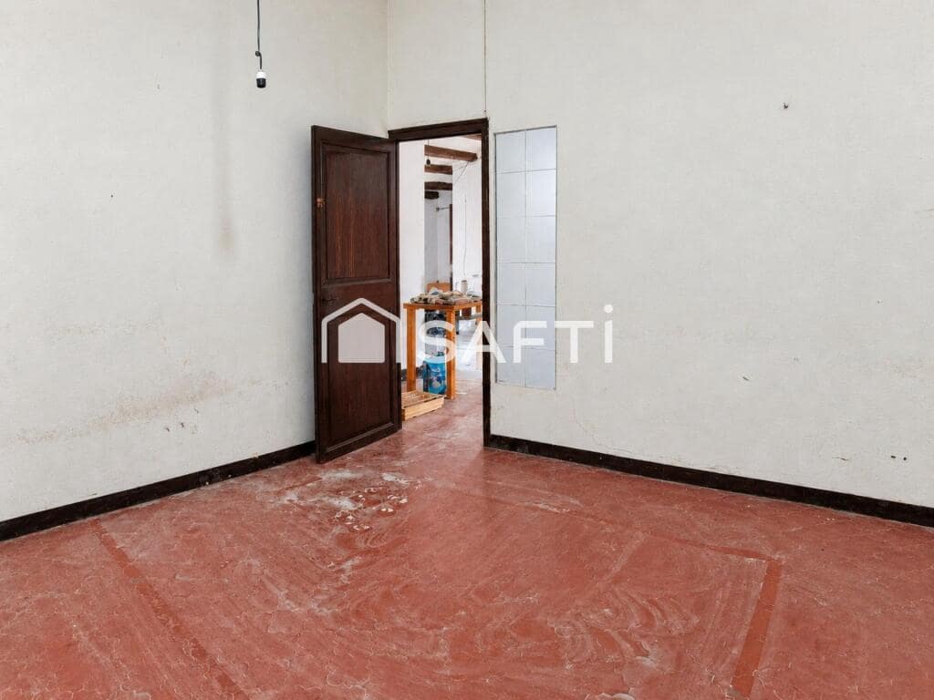 7 bedroom Villa for sale in El Pla del Penedes with garage - € 246,450 (Ref: 10054913)