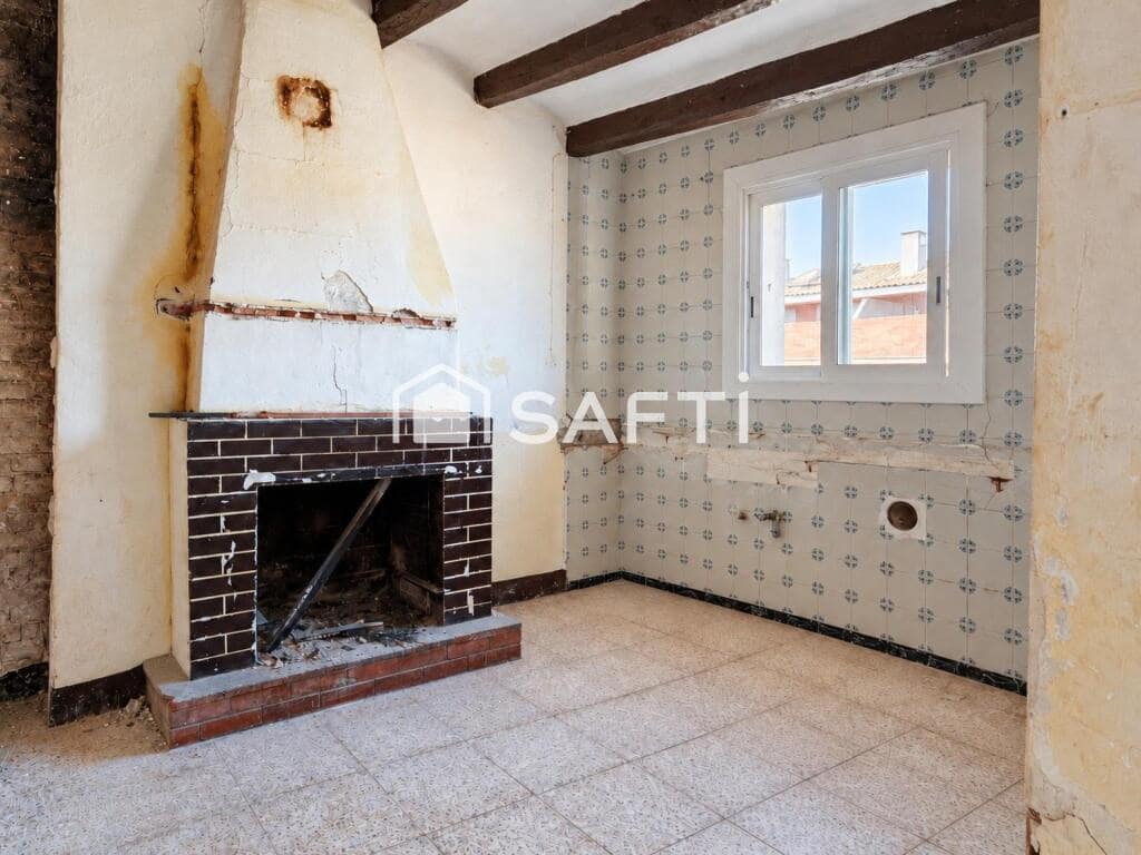 7 bedroom Villa for sale in El Pla del Penedes with garage - € 246,450 (Ref: 10054913)