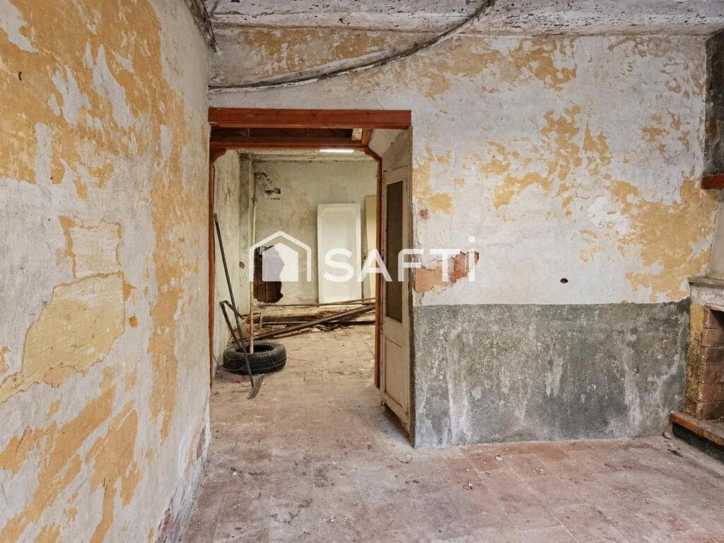 7 bedroom Villa for sale in El Pla del Penedes with garage - € 246,450 (Ref: 10054913)