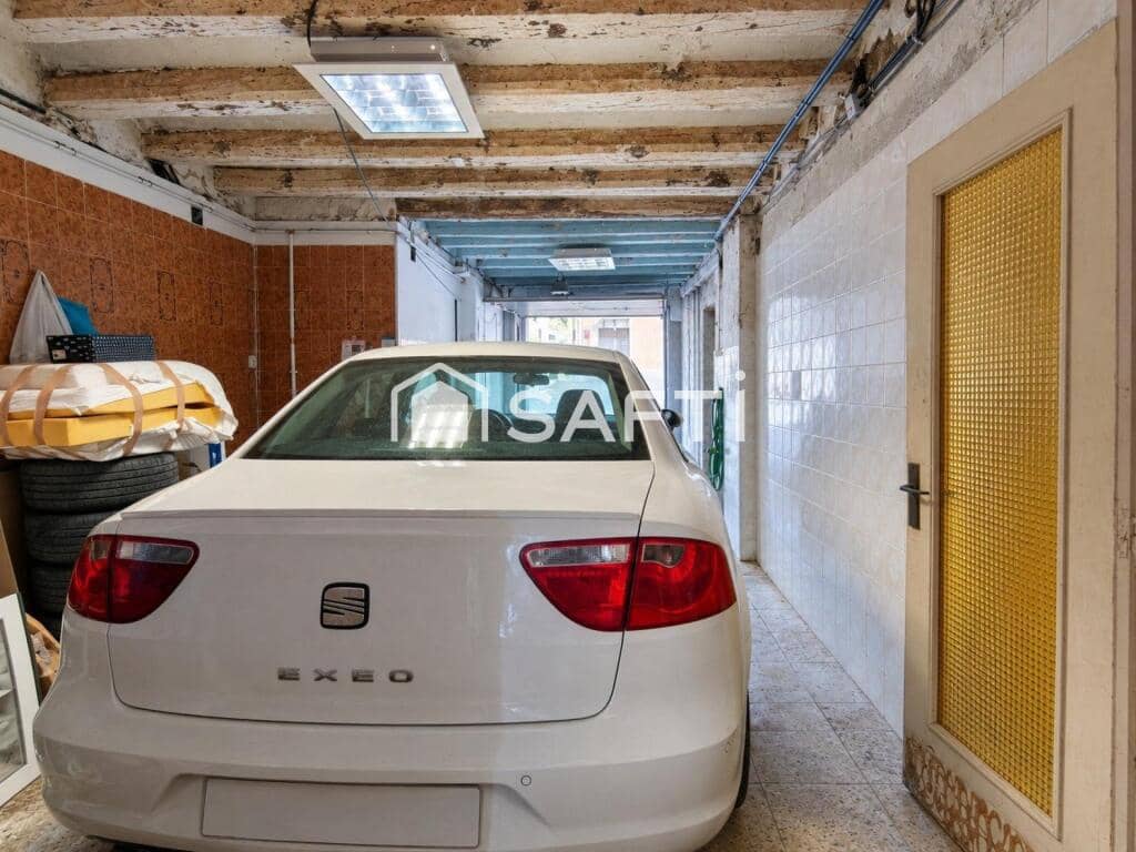 7 bedroom Villa for sale in El Pla del Penedes with garage - € 246,450 (Ref: 10054913)