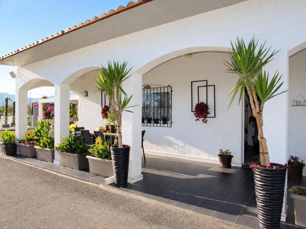 5 bedroom Finca/Country House for sale in Los Gallardos with garage - € 549,000 (Ref: 10058772)