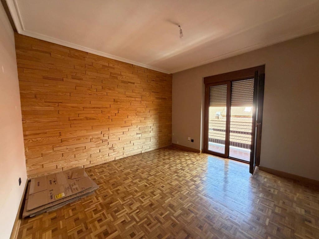 3 soverom Leilighet til salgs i Leon by - € 130 000 (Ref: 10058775)