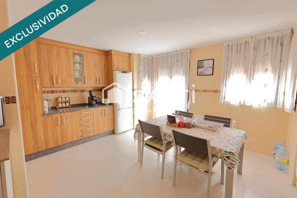 4 slaapkamer Rijtjeshuis te koop in Astorga met garage - € 189.000 (Ref: 10061708)