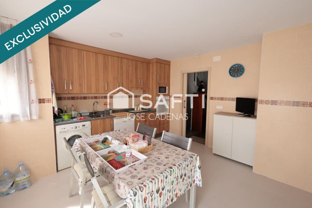 4 slaapkamer Rijtjeshuis te koop in Astorga met garage - € 189.000 (Ref: 10061708)