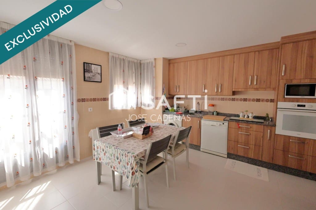 4 slaapkamer Rijtjeshuis te koop in Astorga met garage - € 189.000 (Ref: 10061708)