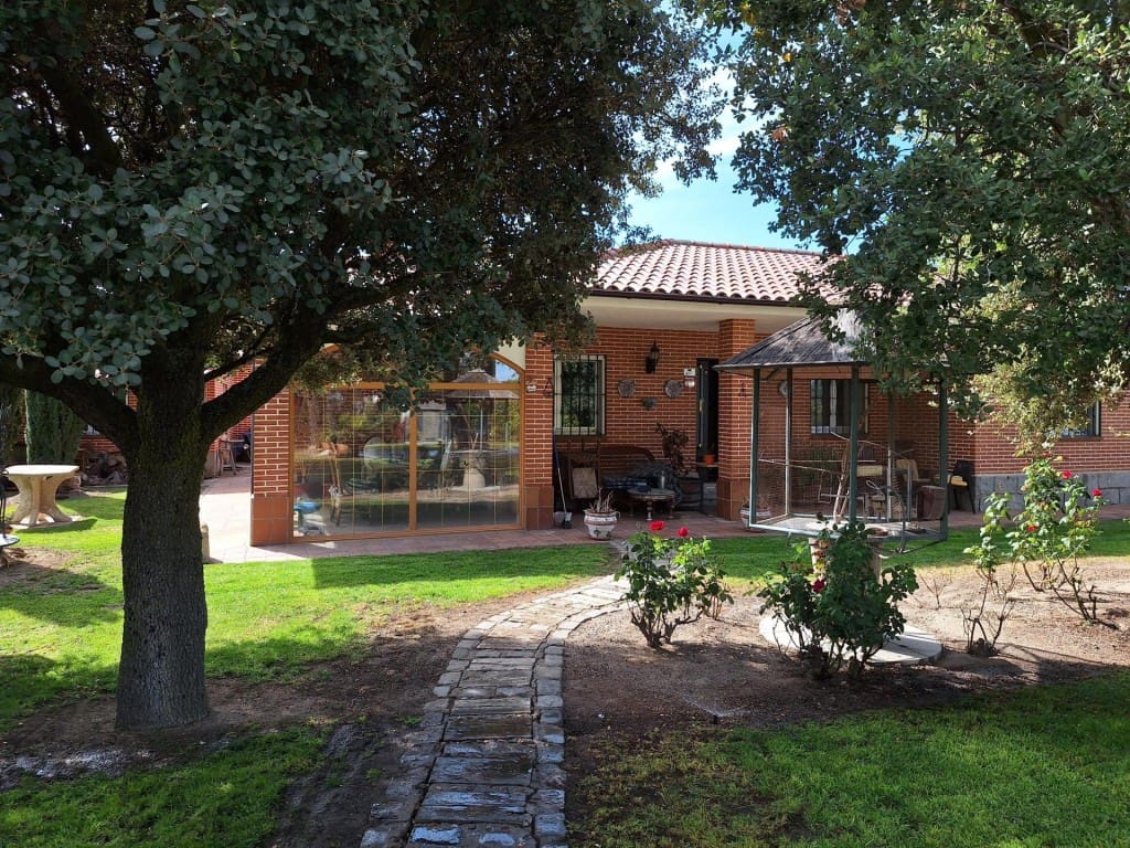Finca/Casa Rural de 3 habitaciones en Peñaranda de Bracamonte en venta con garaje - 330.000 € (Ref: 10064041)