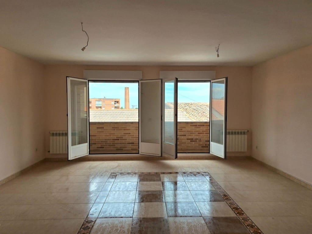 Piso de 4 habitaciones en Peñaranda de Bracamonte en venta - 137.000 € (Ref: 10064042)