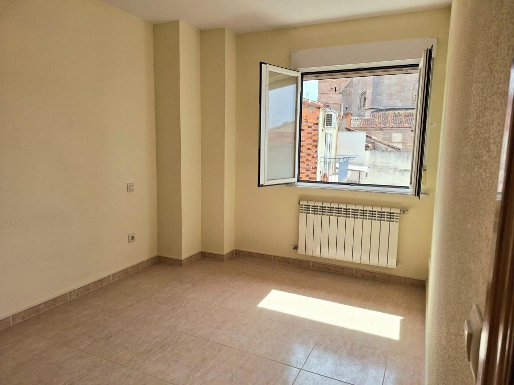 Piso de 4 habitaciones en Peñaranda de Bracamonte en venta - 137.000 € (Ref: 10064042)