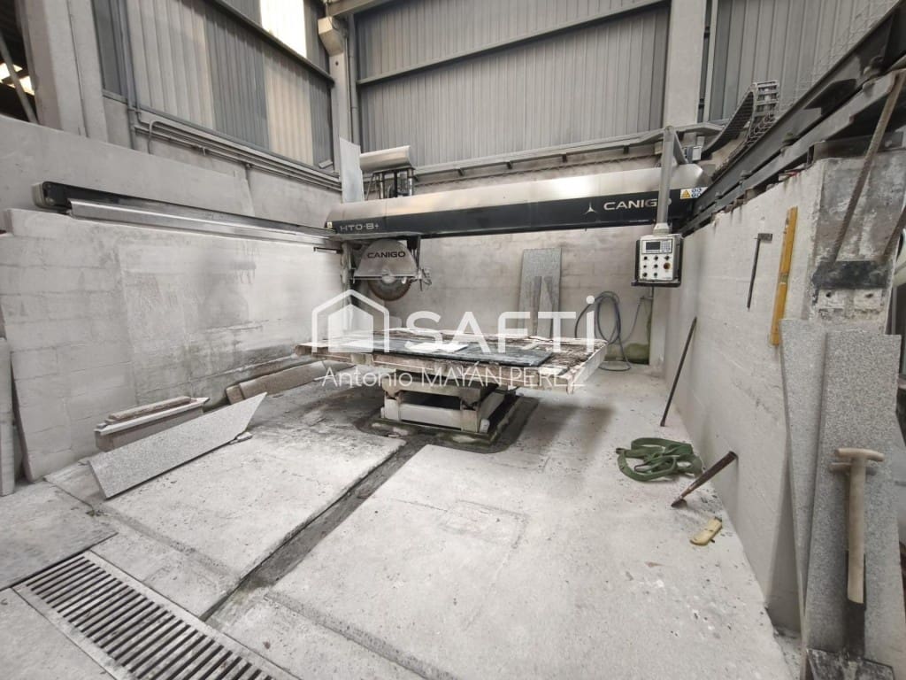 Kommersiell att hyra i Noia - 1 500 € (Ref: 10075485)