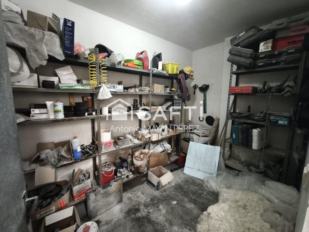 Kommersiell att hyra i Noia - 1 500 € (Ref: 10075485)