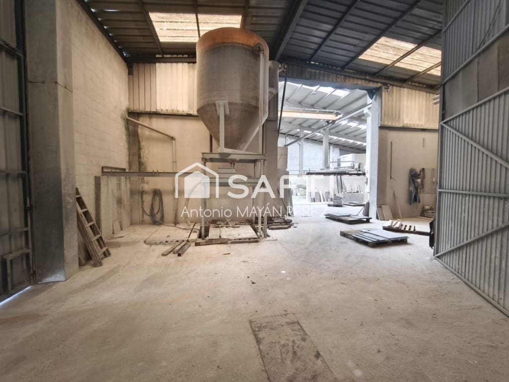 Kommersiell att hyra i Noia - 1 500 € (Ref: 10075485)