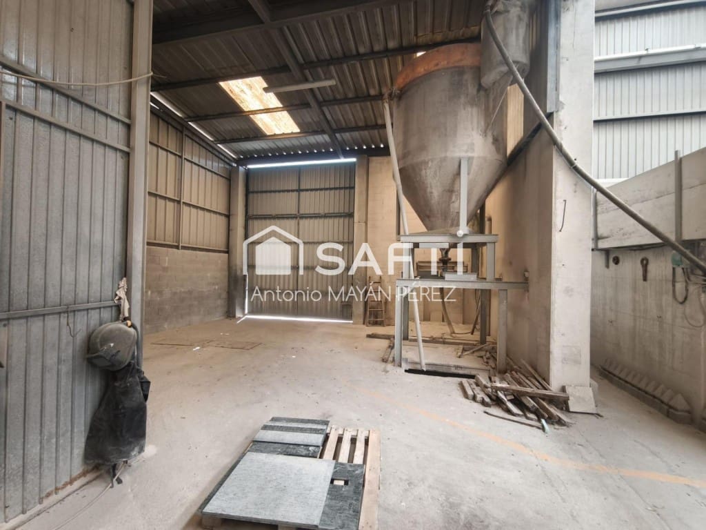 Kommersiell att hyra i Noia - 1 500 € (Ref: 10075485)