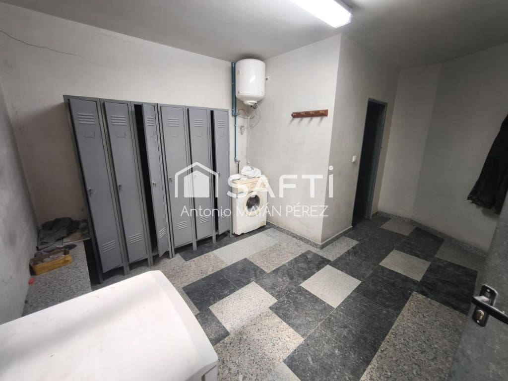 Kommersiell att hyra i Noia - 1 500 € (Ref: 10075485)