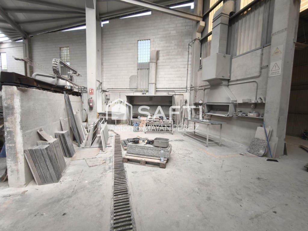 Kommersiell att hyra i Noia - 1 500 € (Ref: 10075485)