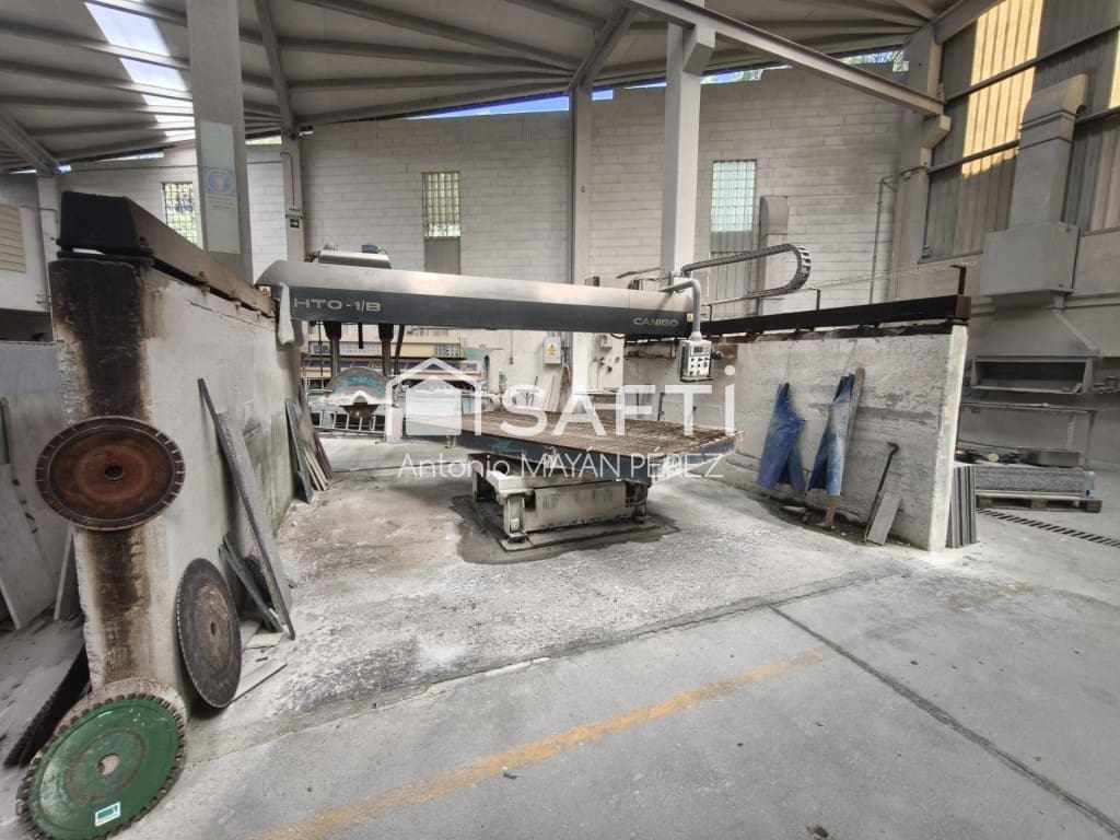 Kommersiell att hyra i Noia - 1 500 € (Ref: 10075485)