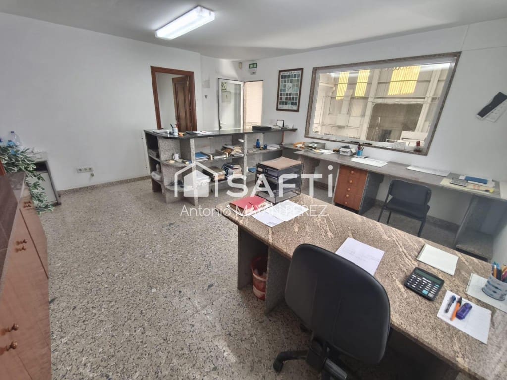 Kommersiell att hyra i Noia - 1 500 € (Ref: 10075485)