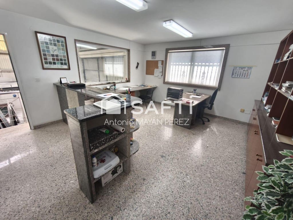 Kommersiell att hyra i Noia - 1 500 € (Ref: 10075485)