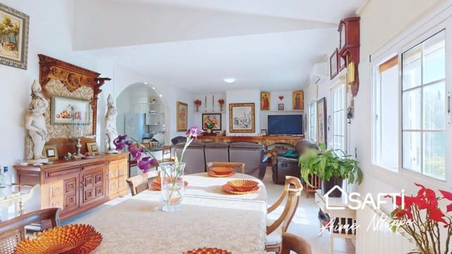 4 slaapkamer Villa te koop in Gerona stad met zwembad garage - € 800.000 (Ref: 10075486)