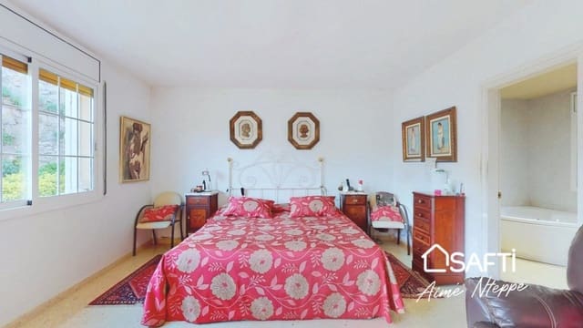 4 slaapkamer Villa te koop in Gerona stad met zwembad garage - € 800.000 (Ref: 10075486)