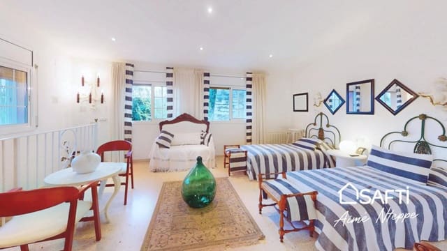 4 slaapkamer Villa te koop in Gerona stad met zwembad garage - € 800.000 (Ref: 10075486)