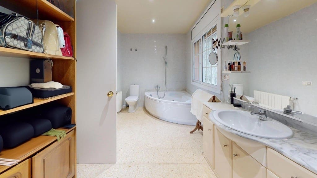 4 sovrum Villa till salu i Girona stad med pool garage - 800 000 € (Ref: 10075486)