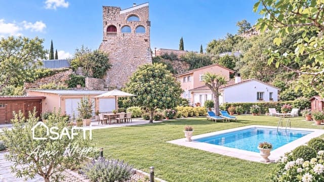 4 slaapkamer Villa te koop in Gerona stad met zwembad garage - € 800.000 (Ref: 10075486)
