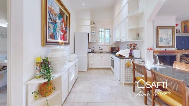 4 slaapkamer Villa te koop in Gerona stad met zwembad garage - € 800.000 (Ref: 10075486)
