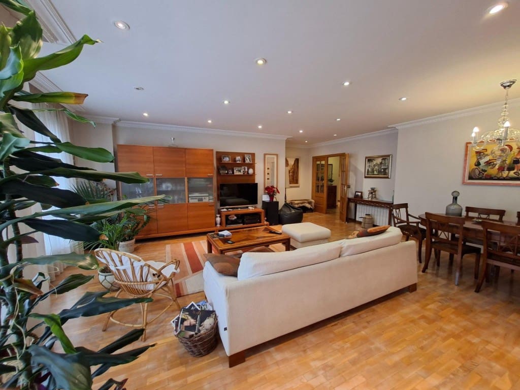 5 bedroom Flat for sale in Ponferrada - € 330,000 (Ref: 10075490)