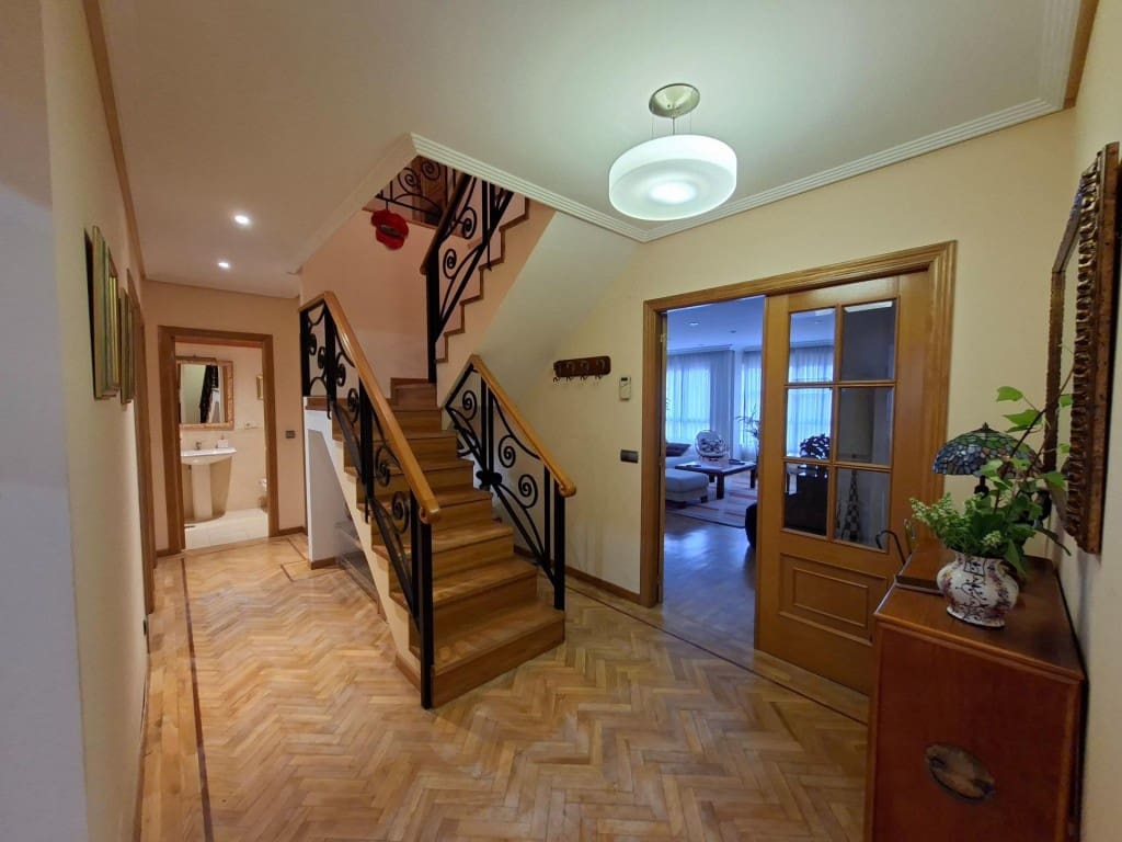 5 bedroom Flat for sale in Ponferrada - € 330,000 (Ref: 10075490)