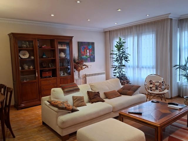 5 bedroom Flat for sale in Ponferrada - € 330,000 (Ref: 10075490)