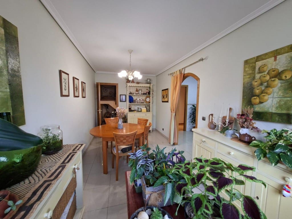 5 bedroom Flat for sale in Ponferrada - € 330,000 (Ref: 10075490)