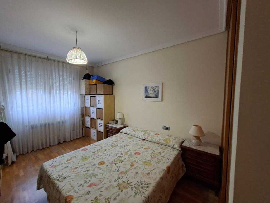 5 bedroom Flat for sale in Ponferrada - € 330,000 (Ref: 10075490)