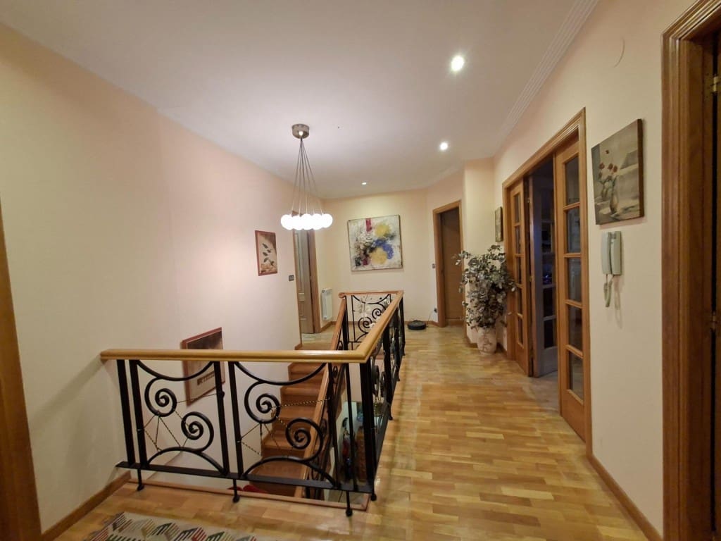 5 bedroom Flat for sale in Ponferrada - € 330,000 (Ref: 10075490)