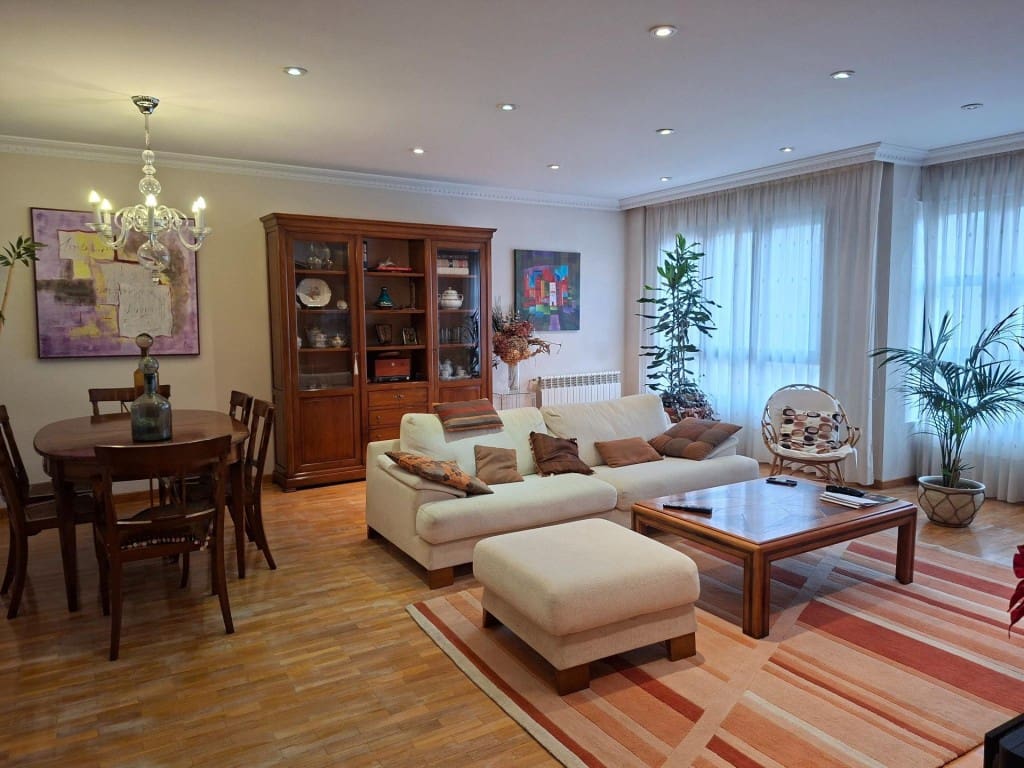 5 bedroom Flat for sale in Ponferrada - € 330,000 (Ref: 10075490)