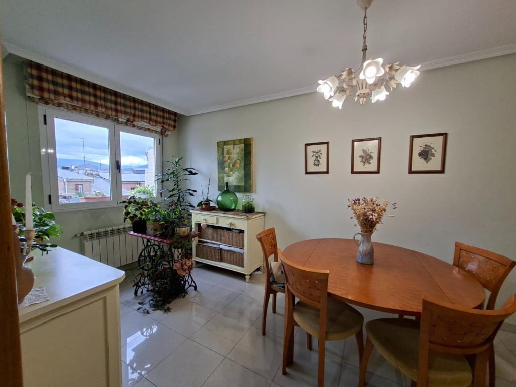 5 bedroom Flat for sale in Ponferrada - € 330,000 (Ref: 10075490)