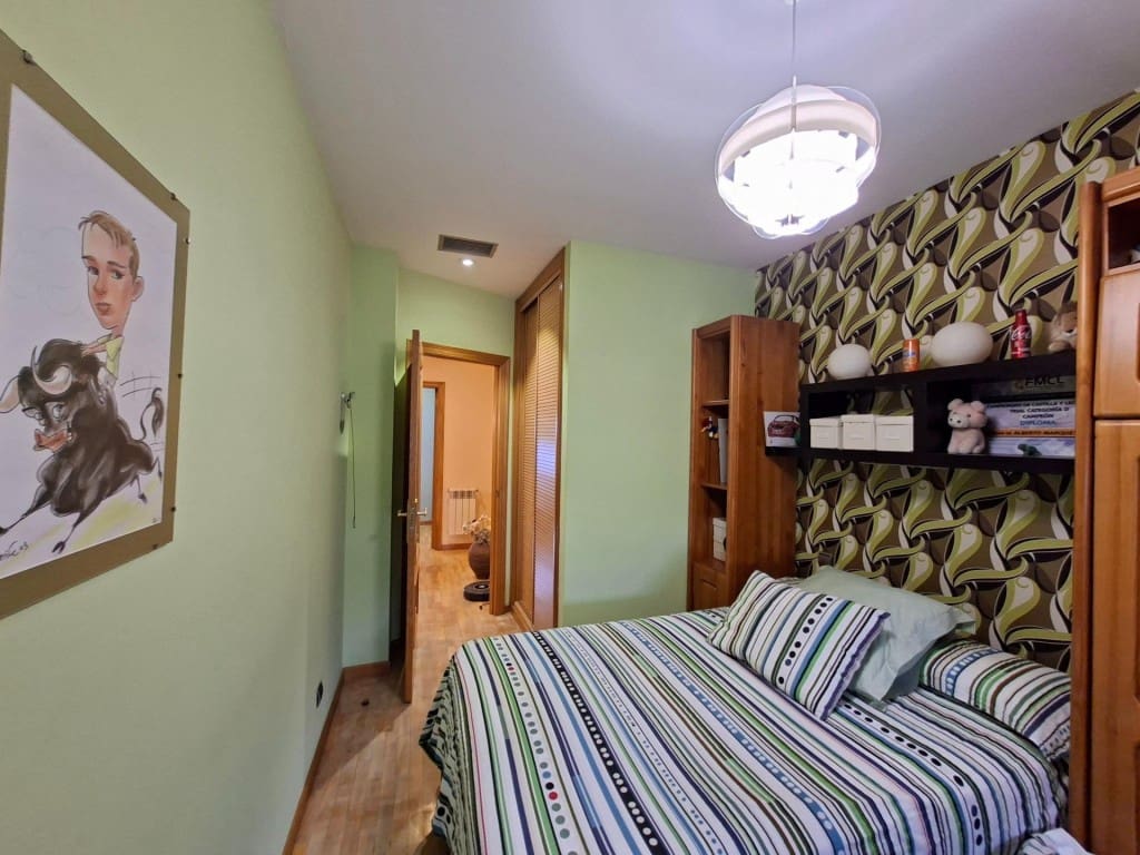 5 bedroom Flat for sale in Ponferrada - € 330,000 (Ref: 10075490)
