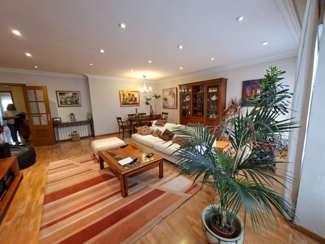 5 bedroom Flat for sale in Ponferrada - € 330,000 (Ref: 10075490)