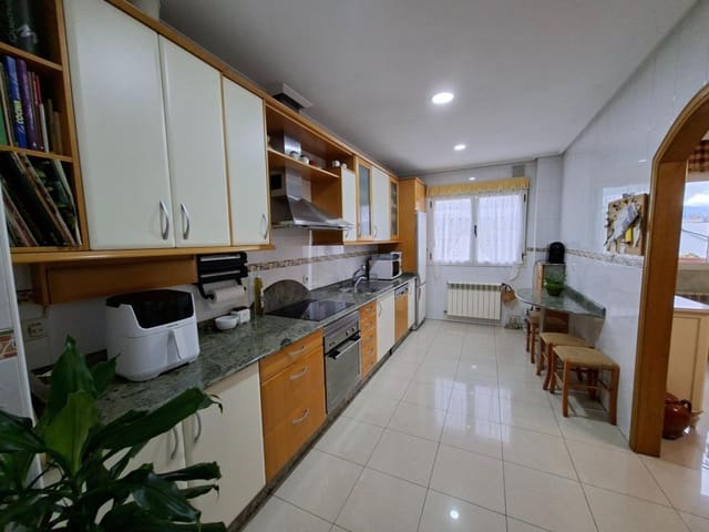 5 bedroom Flat for sale in Ponferrada - € 330,000 (Ref: 10075490)