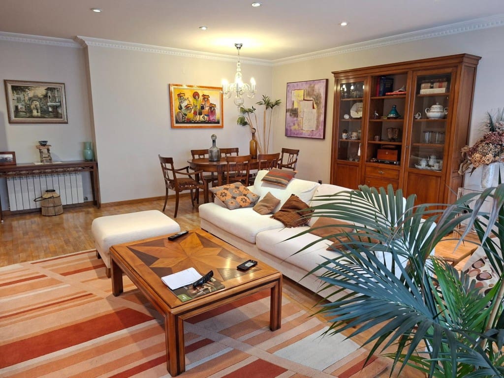 5 bedroom Flat for sale in Ponferrada - € 330,000 (Ref: 10075490)